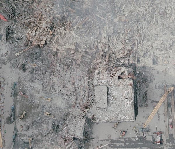 Satelite image of the ruins of 4 WTC (closely zoomed in).